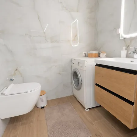 Bright And Comfortable In Apartament