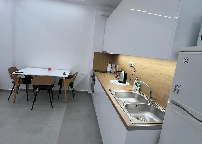 Bright And Comfortable In Apartament Saloniki